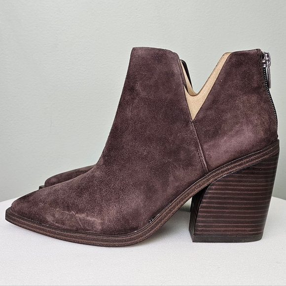 Vince Camuto Gigietta Suede Back Zip Chelsea Booties Brown Size 7.5 - Picture 1 of 14